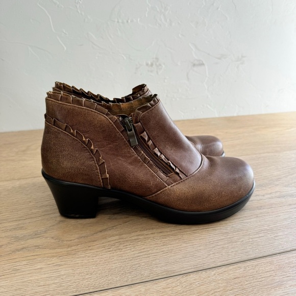 Alegria Shoes - Alegria Hannah Saddle in Brown Ruffle Leather Ankle Bootie